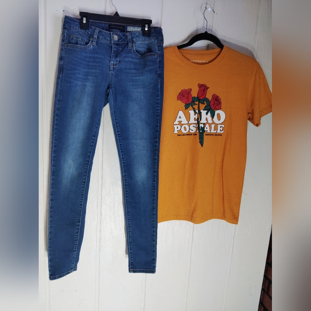 BUNDLE OF 2!! AREOPOSTALE, Denim Jeggings & Rose tee. Size 4/S